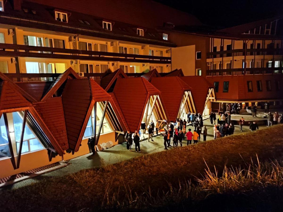 Hotel Ciucas BaileTusnad Extérieur photo